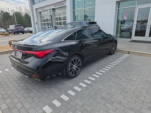 Used 2019 Toyota Avalon Touring image 6