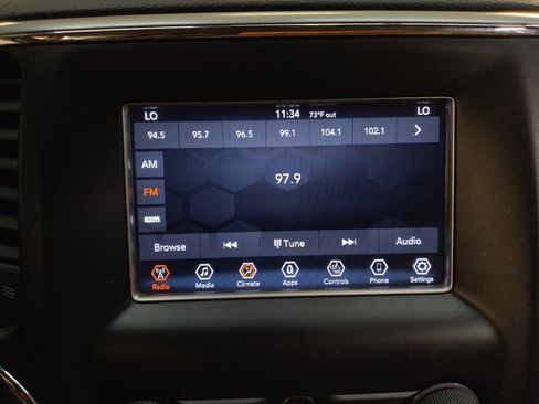 Used 2019 Jeep Grand Cherokee Laredo AWD/4WD image 25
