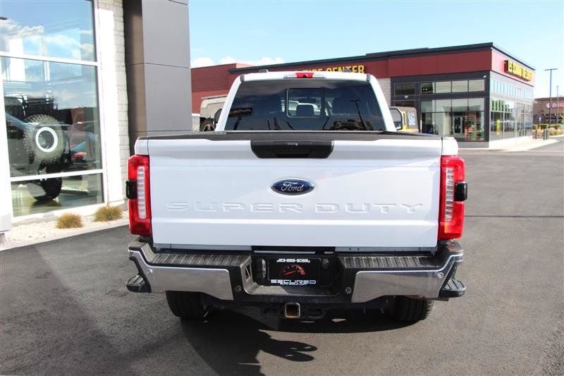 Used 2023 Ford F350 Lariat w/ FX4 Off-Road Package AWD/4WD image 7