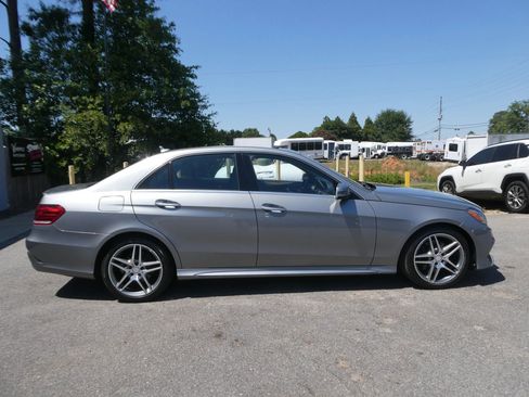 Used 2015 Mercedes-Benz E 350 4MATIC Sedan image 4