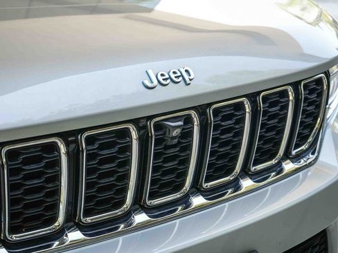 Used 2022 Jeep Grand Cherokee Limited 4xe w/ Luxury Tech Group II AWD/4WD image 9
