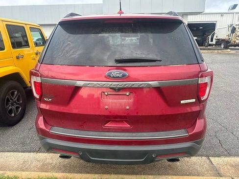 Used 2018 Ford Explorer XLT w/ Equipment Group 202A FWD image 5