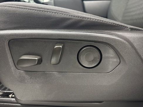 Used 2025 Chevrolet Silverado 1500 LT image 10