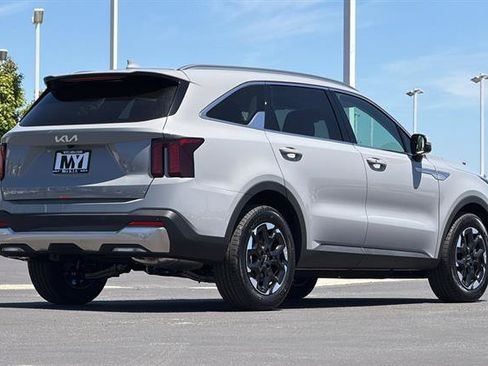 New 2026 Kia Sorento S FWD image 4