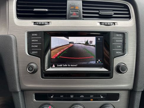 Used 2015 Volkswagen Golf TDI SE image 15