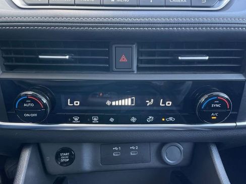 Used 2025 Nissan Rogue SV AWD/4WD image 18