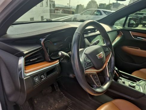 Used 2022 Cadillac XT5 Premium Luxury w/ LPO, Floor Liner Package AWD/4WD image 10