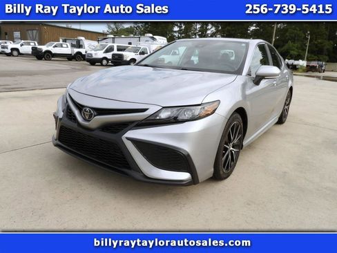 Used 2024 Toyota Camry SE image 1