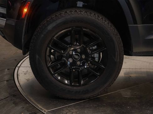 Used 2023 Land Rover Defender 90 S image 9