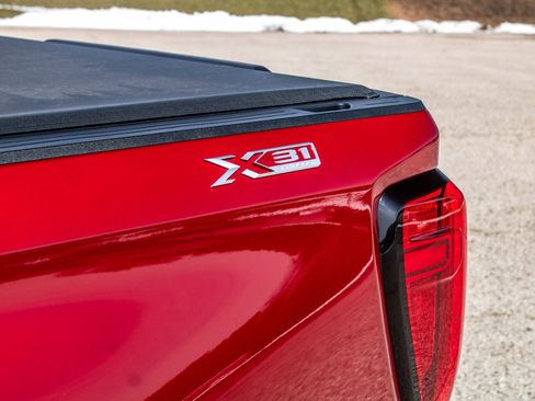 Used 2024 GMC Sierra 1500 SLT w/ SLT Premium Plus Package image 10