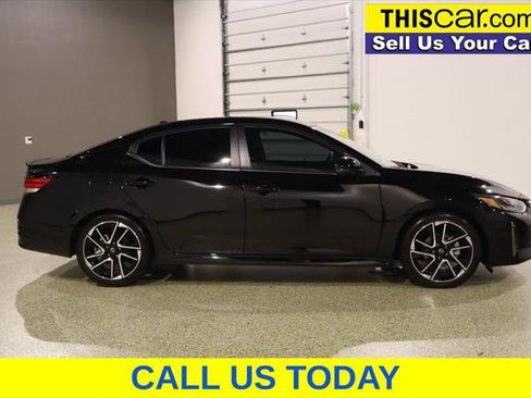 Used 2025 Nissan Sentra SR w/ SR Premium Package FWD image 9