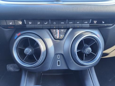 Used 2024 Chevrolet Blazer LT FWD image 22