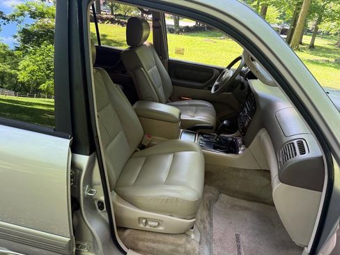 Used 2001 Toyota Land Cruiser AWD/4WD image 56