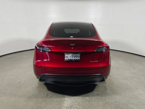 Used 2024 Tesla Model Y Long Range AWD/4WD image 4