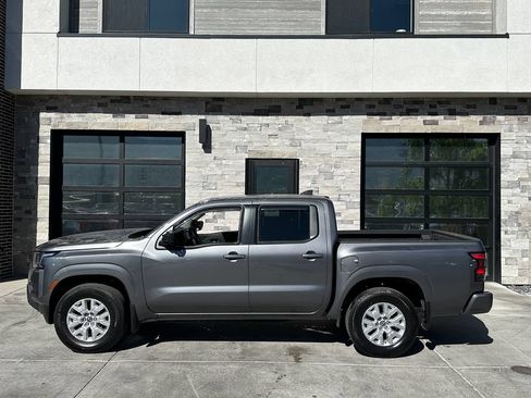 Used 2022 Nissan Frontier SV w/ Technology Package AWD/4WD image 6