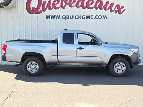 Used 2017 Toyota Tacoma SR image 8