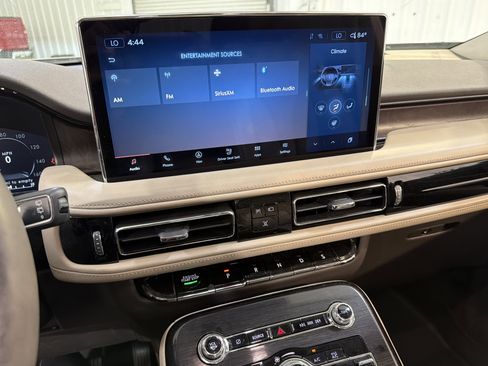 Used 2021 Lincoln Nautilus Reserve image 18