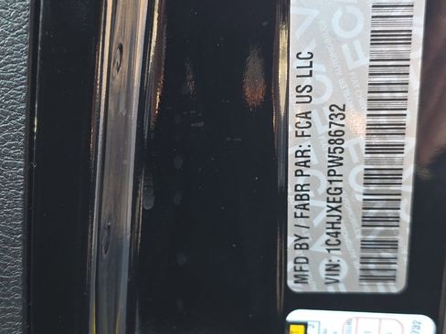 Used 2023 Jeep Wrangler Sahara image 32