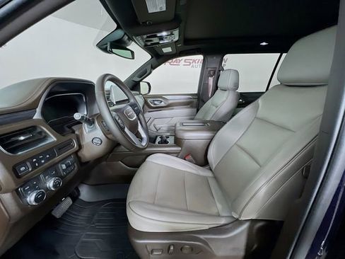 Used 2023 GMC Yukon XL SLT w/ SLT Premium Package AWD/4WD image 10