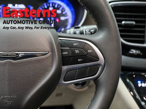 Used 2023 Chrysler Voyager LX image 16