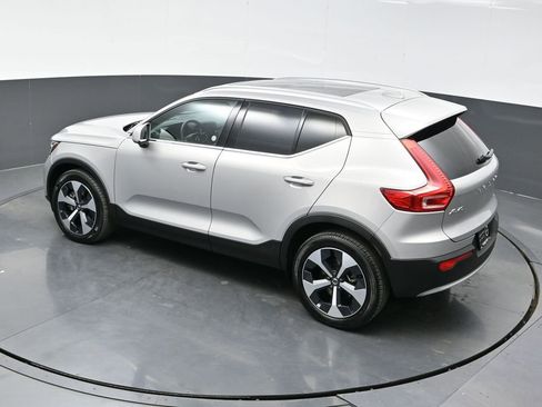 Used 2025 Volvo XC40 B5 Plus image 33