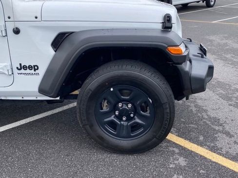Used 2022 Jeep Wrangler Unlimited Sport AWD/4WD image 9