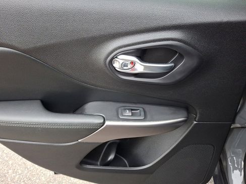 Used 2020 Jeep Cherokee Latitude Lux w/ Quick Order Package 2YH Lux image 19