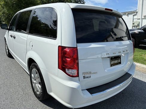 Used 2019 Dodge Grand Caravan SE FWD image 4