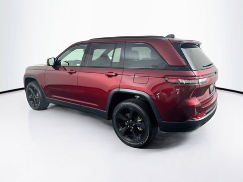Used 2023 Jeep Grand Cherokee Altitude AWD/4WD image 5
