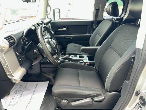 Used 2007 Toyota FJ Cruiser 4WD image 6