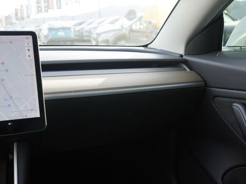 Used 2019 Tesla Model 3 Standard Range Plus image 18