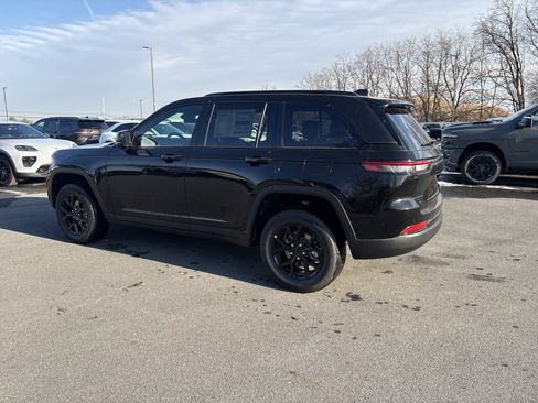 New 2025 Jeep Grand Cherokee Altitude AWD/4WD image 4