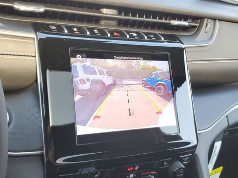 New 2025 Jeep Grand Cherokee Laredo X w/ Luxury Tech Group I image 11