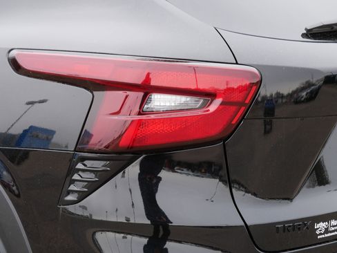 Used 2024 Chevrolet Trax RS w/ Sunroof Package image 17