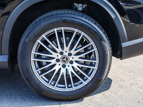 Used 2024 Mercedes-Benz GLC 300 4MATIC image 29