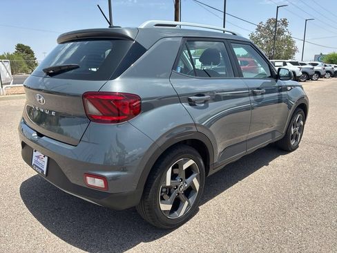 Used 2025 Hyundai Venue SEL FWD image 5