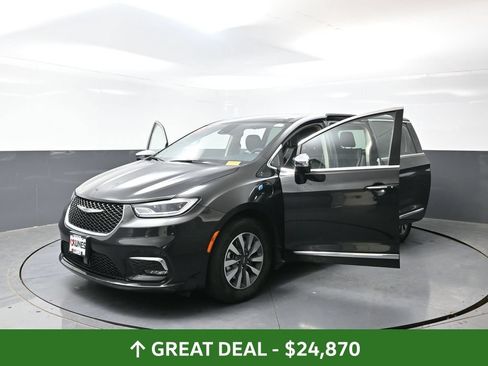 Used 2023 Chrysler Pacifica Limited FWD image 60