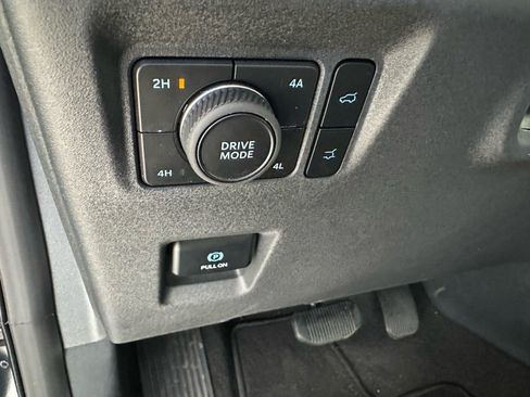 Used 2025 Ford Expedition Active AWD/4WD image 32