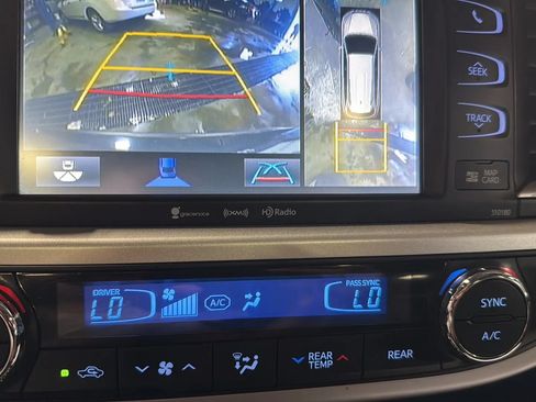 Used 2018 Toyota Highlander Limited Platinum AWD/4WD image 22