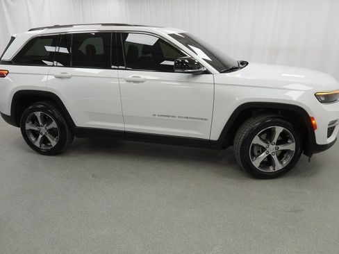 Used 2022 Jeep Grand Cherokee Limited 4xe image 11