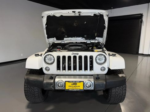 Used 2018 Jeep Wrangler Unlimited Sahara w/ Connectivity Group AWD/4WD image 29