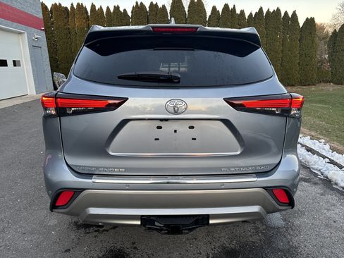 Used 2024 Toyota Highlander Platinum image 4