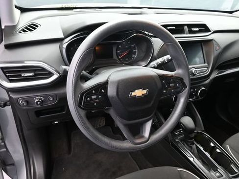 Used 2023 Chevrolet TrailBlazer LT FWD image 23