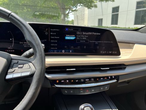 Used 2025 Cadillac XT4 Premium Luxury FWD image 31