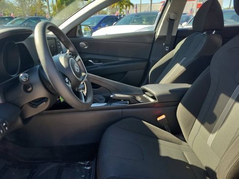 Certified 2022 Hyundai Elantra SE image 17