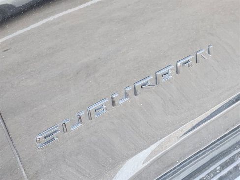 Used 2022 Chevrolet Suburban RST w/ Luxury Package RWD image 9