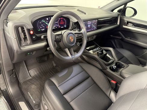 Used 2026 Porsche Cayenne AWD/4WD image 4