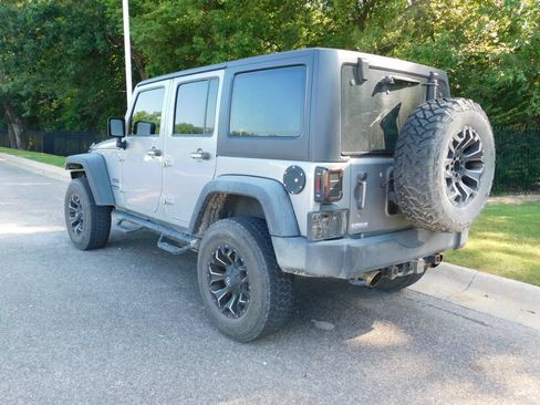 Used 2016 Jeep Wrangler Unlimited Sport w/ Connectivity Group AWD/4WD image 3