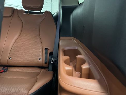 Used 2025 Kia Carnival SX Prestige FWD image 19