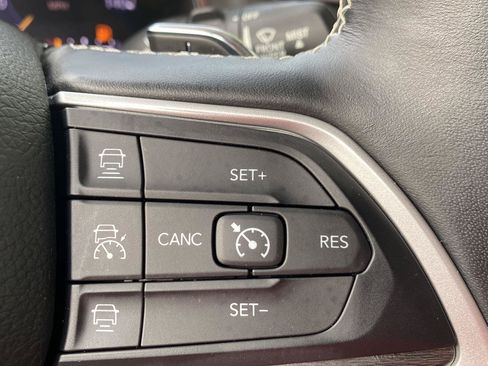 Used 2022 Jeep Grand Cherokee L Limited AWD/4WD image 44